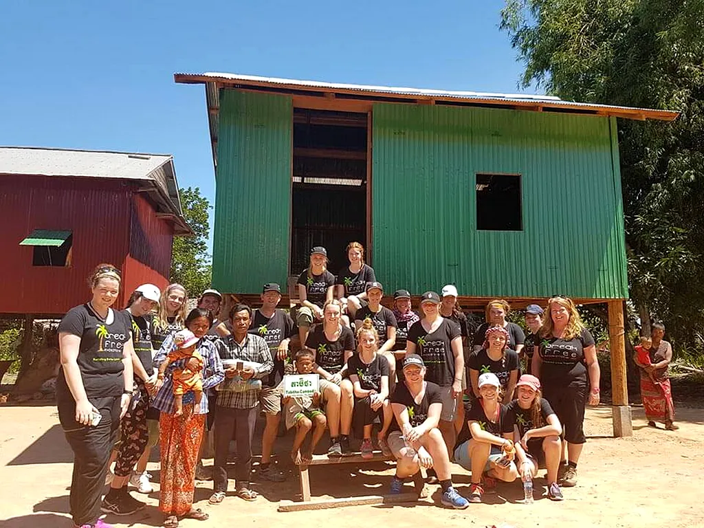 A photo of the 2016 Volunteerbuild team